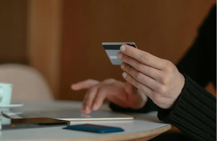 میانگین درآمد هفتگی کانادایی‌ها چقدر است؟